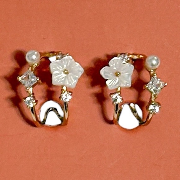 Raizes Portuguese Jewelry 925 Mother of Pearl Flower Earrings - Picture 3 of 5